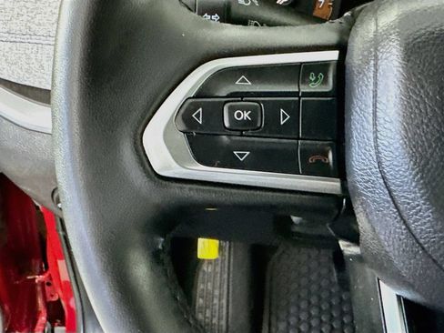 Used 2025 Jeep Compass Latitude w/ Sun & Sound Group AWD/4WD image 26