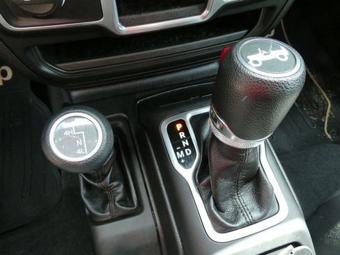 Used 2018 Jeep Wrangler Unlimited Sport AWD/4WD image 25