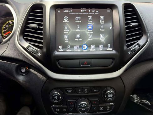 Used 2018 Jeep Cherokee Trailhawk image 21