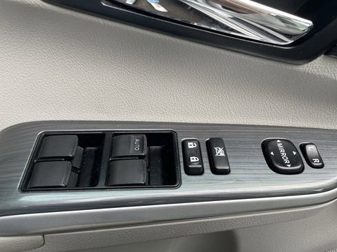 Used 2012 Toyota Camry XLE image 11