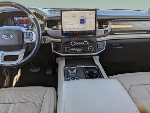 Used 2024 Ford Expedition Limited image 13
