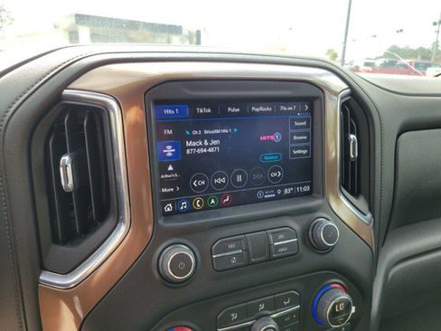 Used 2022 Chevrolet Silverado 2500 High Country w/ Z71 Off-Road Package image 18