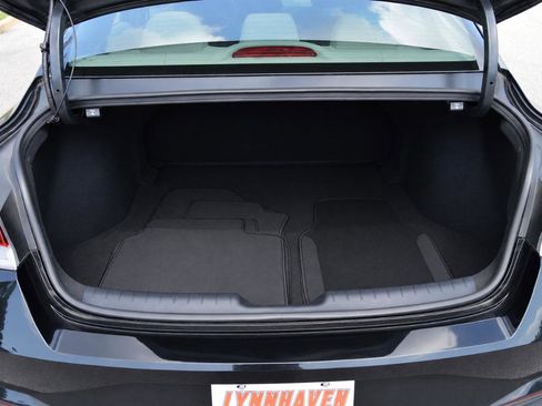 Used 2023 Hyundai Elantra SE FWD image 16