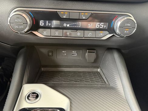 Used 2025 Nissan Altima 2.5 SV w/ SV Premium Package AWD/4WD image 19