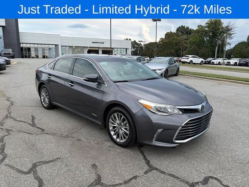 Used 2018 Toyota Avalon Limited FWD image 5