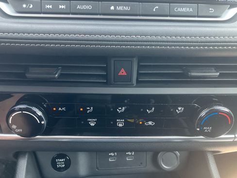 Used 2025 Nissan Rogue S FWD image 23
