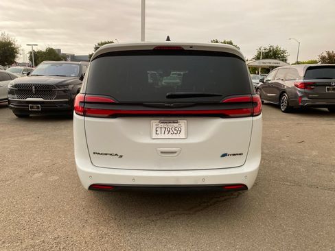 Used 2024 Chrysler Pacifica Limited FWD image 6