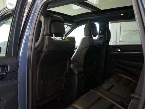 Used 2020 Jeep Grand Cherokee Overland AWD/4WD image 29
