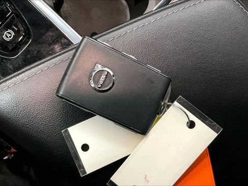 Used 2022 Volvo XC60 B5 Inscription w/ Advanced Package image 12