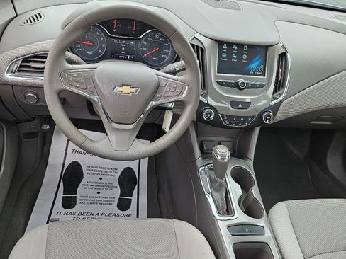 Used 2018 Chevrolet Cruze LT FWD image 6