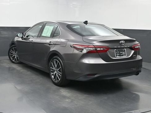 Used 2021 Toyota Camry XLE FWD image 4