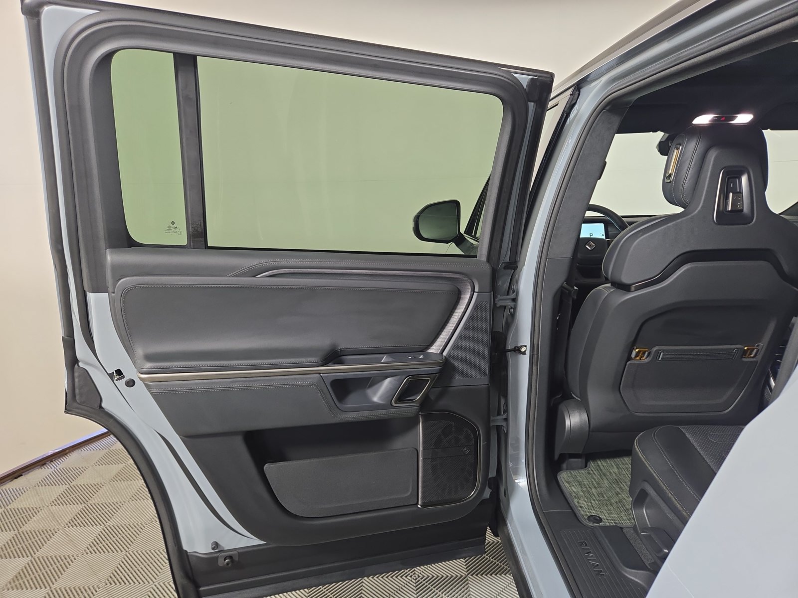 Used 2024 Rivian R1S Adventure Quad AWD/4WD image 17