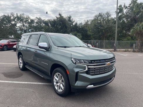 Used 2023 Chevrolet Suburban Premier image 3
