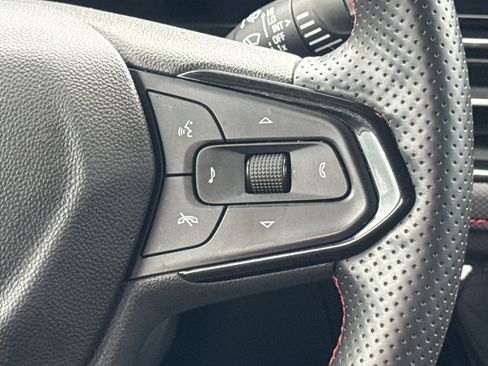 Used 2025 Chevrolet TrailBlazer RS w/ Convenience Package FWD image 18
