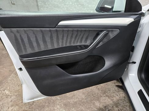 Used 2024 Tesla Model Y Long Range AWD/4WD image 7