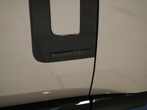 Used 2025 Land Rover Range Rover Autobiography AWD/4WD image 22