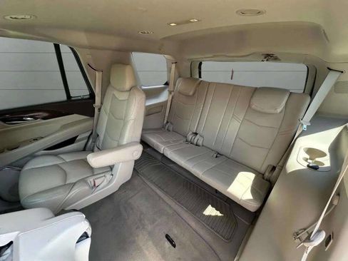 Used 2017 Cadillac Escalade Luxury image 40