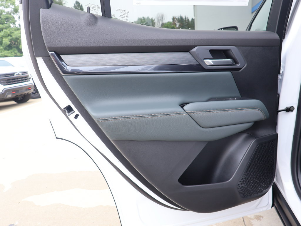 New 2027 GMC Terrain AT4 w/ Convenience Package III AWD/4WD image 24
