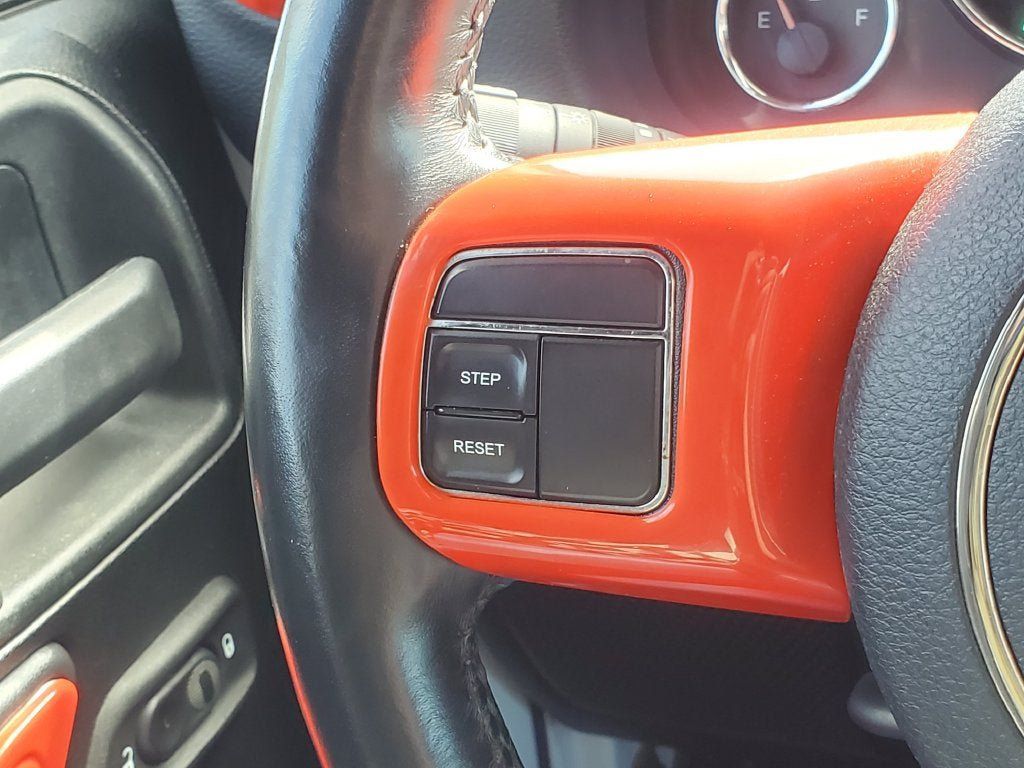 Used 2018 Jeep Wrangler Unlimited Sahara AWD/4WD image 11