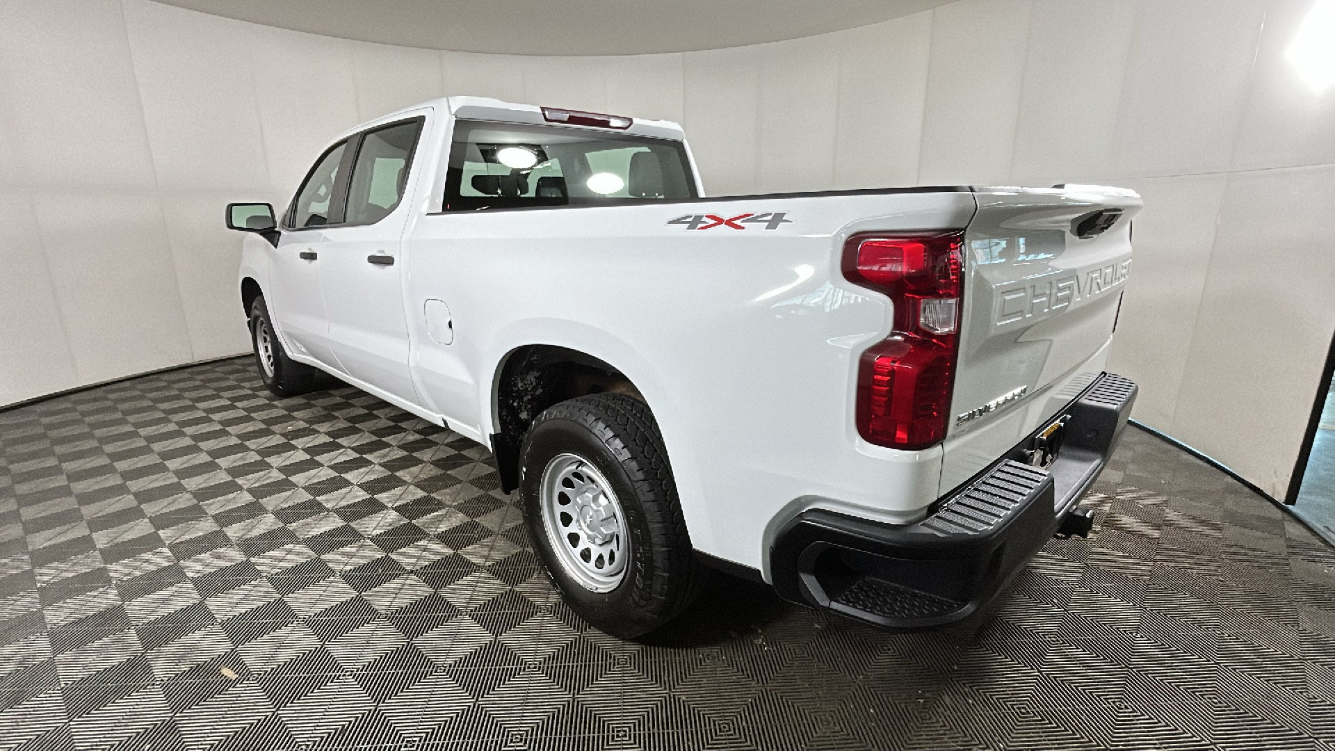 Used 2022 Chevrolet Silverado 1500 W/T w/ Trailering Package AWD/4WD image 5