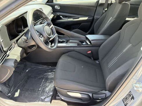 Certified 2022 Hyundai Elantra SEL FWD image 13