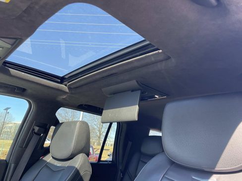 Used 2017 Cadillac Escalade Platinum image 19