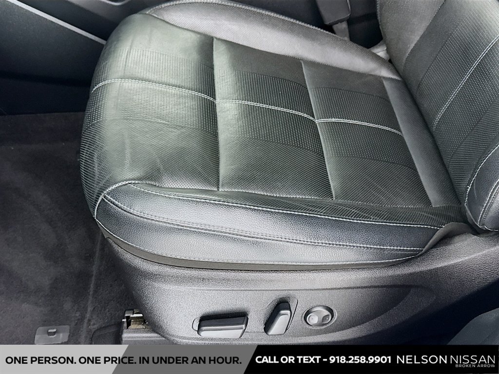 Used 2024 Kia Telluride EX w/ EX Captain's Chair Package FWD image 19