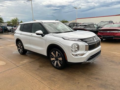 Used 2025 Mitsubishi Outlander SE AWD/4WD image 4