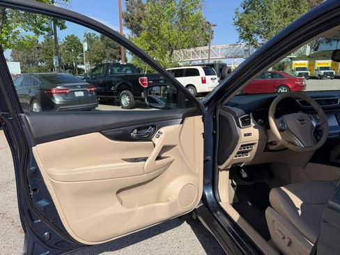 Used 2015 Nissan Rogue SL w/ SL Premium Package AWD/4WD image 9