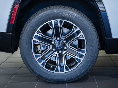 New 2026 Jeep Grand Wagoneer 4WD image 20