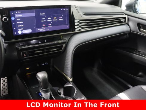 Used 2025 Toyota Camry SE image 16