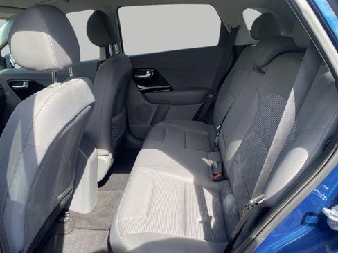 Used 2022 Kia Niro LXS FWD image 4