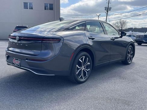 Used 2023 Toyota Crown Limited image 4