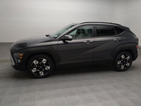 Used 2024 Hyundai Kona SEL FWD image 2