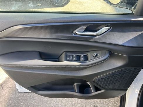 Used 2025 Jeep Grand Cherokee L Altitude image 14