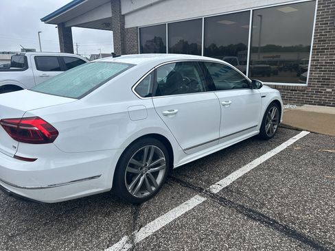 Used 2017 Volkswagen Passat 1.8T R-Line FWD image 5
