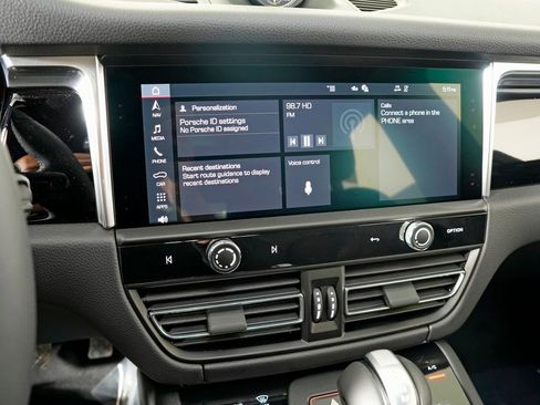 New 2026 Porsche Macan image 25