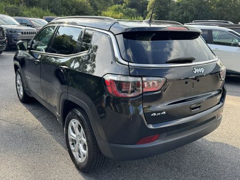 Used 2024 Jeep Compass Latitude AWD/4WD image 7