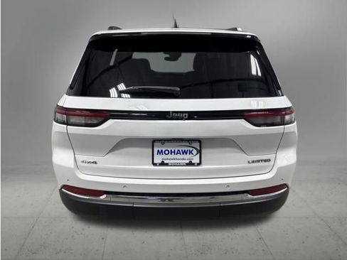 Used 2023 Jeep Grand Cherokee Limited AWD/4WD image 4