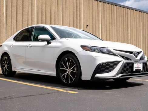 Used 2021 Toyota Camry SE AWD/4WD image 2
