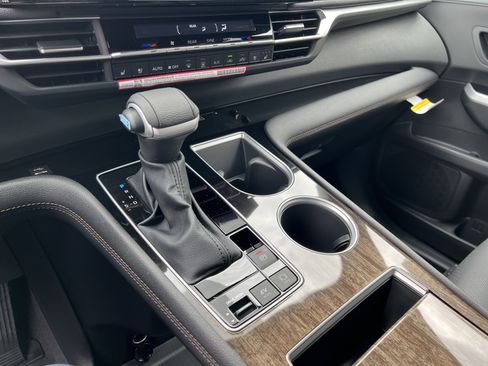 New 2026 Toyota Sienna Limited AWD/4WD image 17