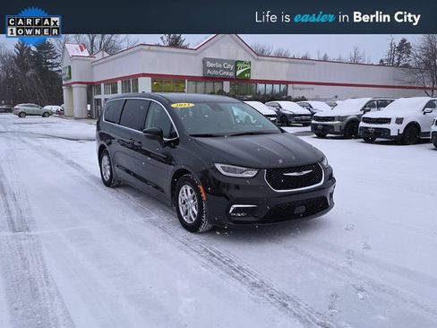 Used 2023 Chrysler Pacifica Touring-L image 1