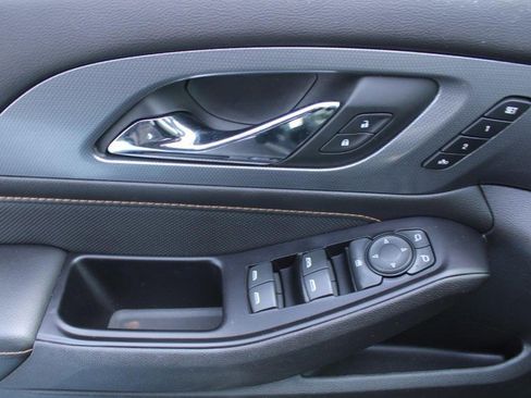 Used 2018 Chevrolet Traverse Premier image 16