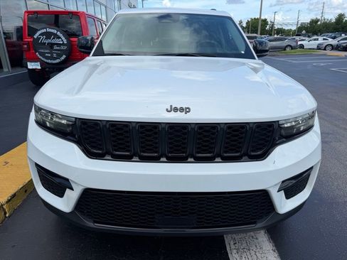 Used 2023 Jeep Grand Cherokee Limited w/ Black Appearance Package RWD image 2