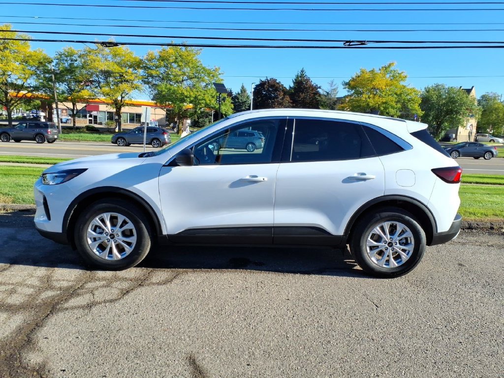 Used 2023 Ford Escape Active AWD/4WD image 2