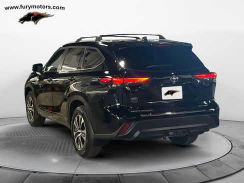 Used 2023 Toyota Highlander XLE image 5