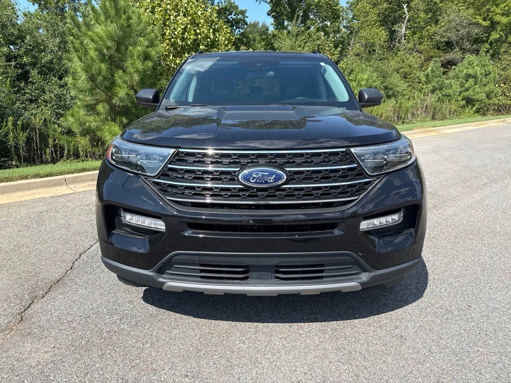Used 2024 Ford Explorer XLT w/ Equipment Group 202A RWD image 2