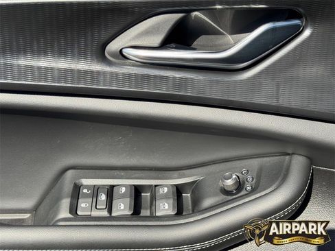 New 2025 Jeep Grand Cherokee Laredo image 18