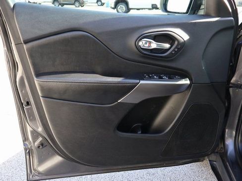 Used 2019 Jeep Cherokee Limited FWD image 22
