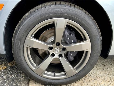 New 2025 Porsche Macan image 14